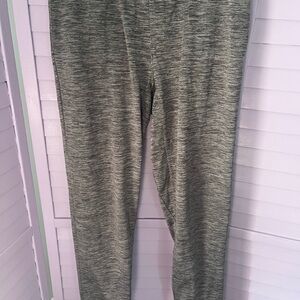 VINEYARD VINEHeather Gray boys XL joggers/ lounge pants.  Soft knit.  EUC